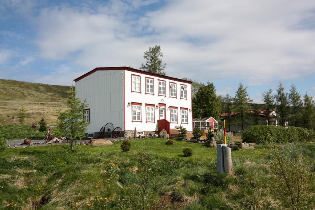 Guesthouse Storu-Laugar Eksteriør bilde