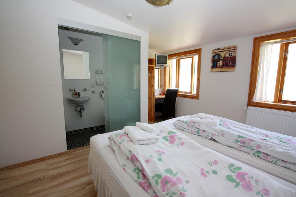 Guesthouse Storu-Laugar Eksteriør bilde
