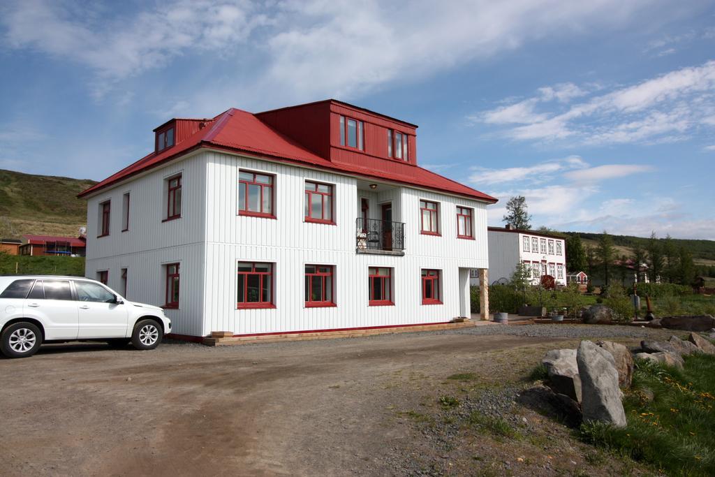 Guesthouse Storu-Laugar Eksteriør bilde