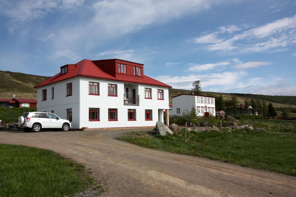 Guesthouse Storu-Laugar Eksteriør bilde