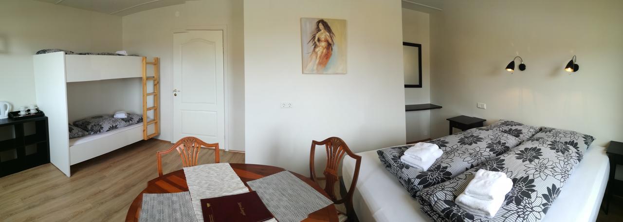 Guesthouse Storu-Laugar Eksteriør bilde